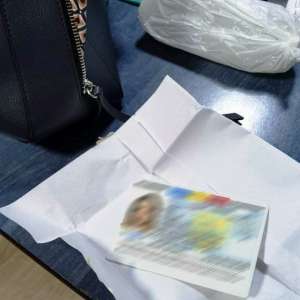 Cartea de identitate falsă, procurată de mamă, i-a adus o lucrare penală