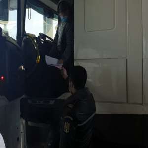 A vrut să intre în România folosind un document fals