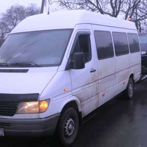 Și-a lăsat prietenul la volan și s-au ales amândoi cu dosare penale