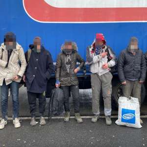 Acţiuni intense la graniţa de vest: 51 de cetăţeni din Afganistan, Siria, Pakistan şi Sudan depistaţi ascunşi în automarfare