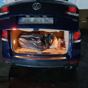 Țigări în valoare de aproximativ 10.000 lei descoperite în două autoturisme