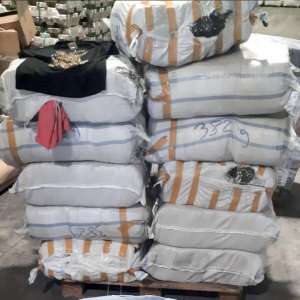 Articole vestimentare în valoare de aproximativ 1.700.000 lei, confiscate în Portul Constanţa Sud Agigea