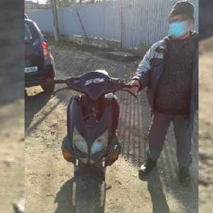 Gălățean fără permis de conducere depistat conducând un moped neîmatriculat