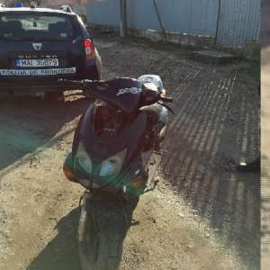 Gălățean fără permis de conducere depistat conducând un moped neîmatriculat