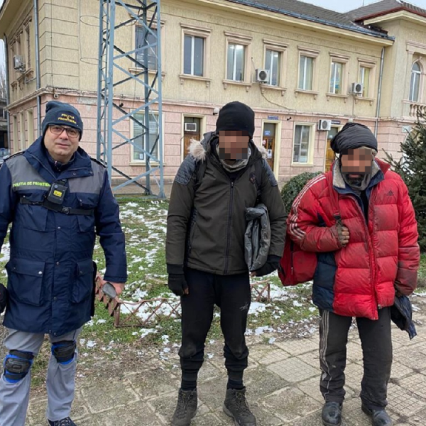 Doi cetățeni libieni, descoperiți ascunși sub vagonul unui tren de marfă, în P.T.F. Giurgiu Feroviar