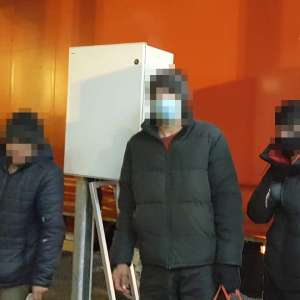 Trei cetăţeni străini depistaţi ascunşi în zona destinată bagajelor, la P.T.F. Nădlac II