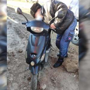 Brăilean fără permis de conducere depistat conducând un moped neîmatriculat