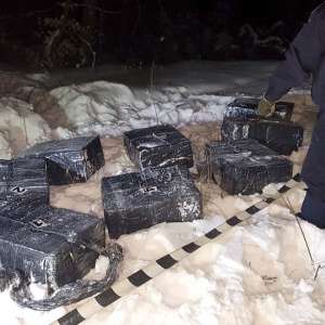 Țigări de contrabandă descoperite ascunse în scaune auto pentru copii