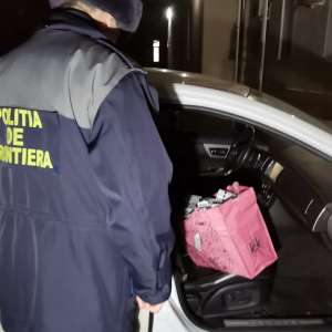 Țigări de contrabandă descoperite ascunse în scaune auto pentru copii