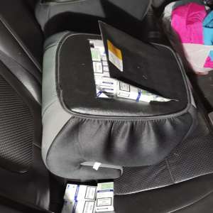 Țigări de contrabandă descoperite ascunse în scaune auto pentru copii