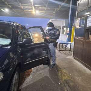 Audi cu I.T.P. fals depistat de polițiștii de frontieră hușeni
