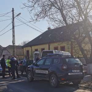 Cetăţean român cercetat pentru călăuzirea a opt cetăţeni afgani