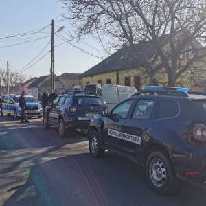 Cetăţean român cercetat pentru călăuzirea a opt cetăţeni afgani