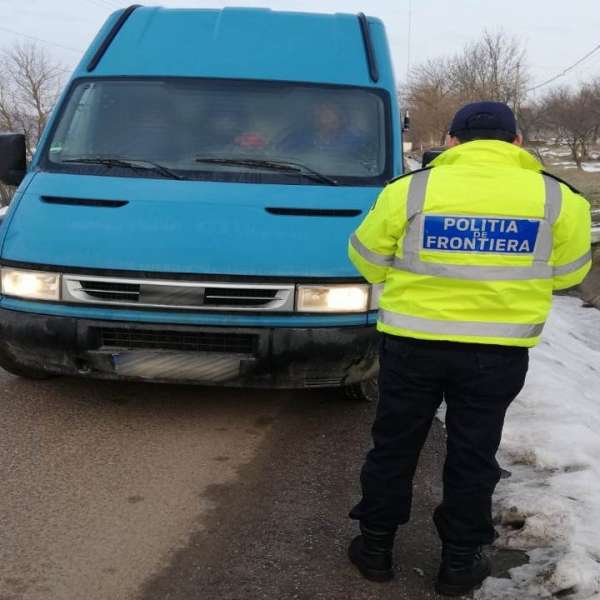 Autoturism cu documente falsificate depistat în trafic