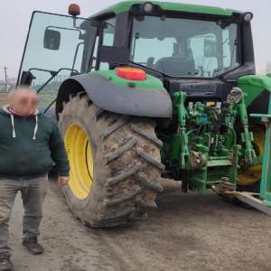 Brăilean cu permis de conducere necorespunzător, depistat la volanul unui tractor neînmatriculat