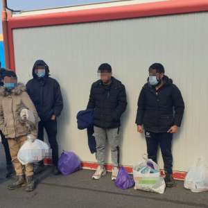 13 cetăţeni din Afganistan, depistați ascunşi în automarfare la frontiera cu Ungaria