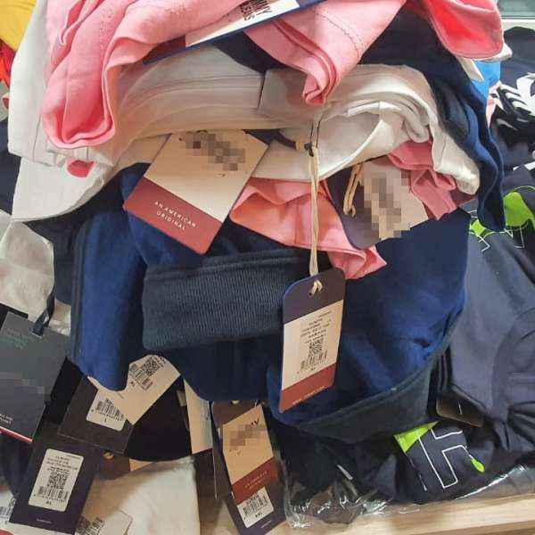 Bunuri susceptibile a fi contrafăcute în valoare de peste 15.000 lei, confiscate de poliţiştii de frontieră de la P.T.F. Vama Veche