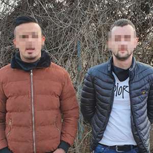 Doi bărbaţi din Kosovo au încercat să intre ilegal în România, ajutaţi de doi cetăţeni români