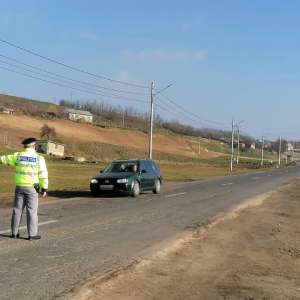 Depistat la volan, cu dreptul de a conduce suspendat