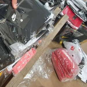 Bunuri susceptibile a fi contrafăcute în valoare de peste 81.900 lei, confiscate la P.T.F. Vama Veche