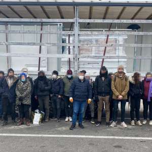 Douăzeci şi doi de cetăţeni străin depistaţi ascunşi în automarfare la Nădlac II