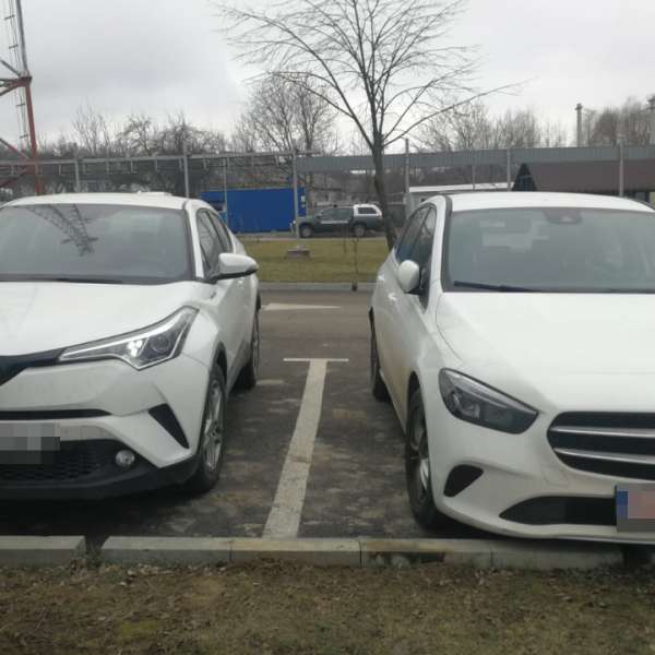Două mașini semnalate furate din Italia, descoperite în Siret