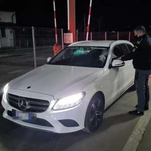 Autoturism de lux oprit la frontieră