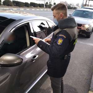 Autovehicul radiat din circulație, descoperit în trafic