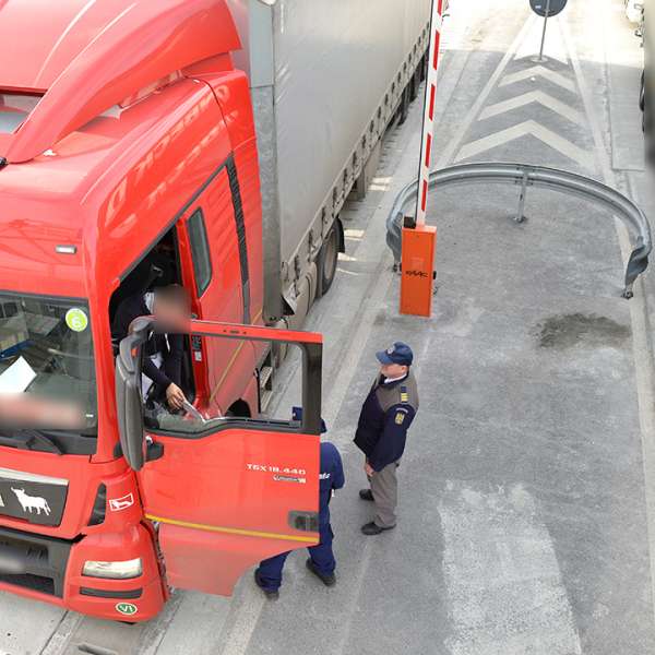 Trafic intens la automarfare, la graniţa cu Ungaria