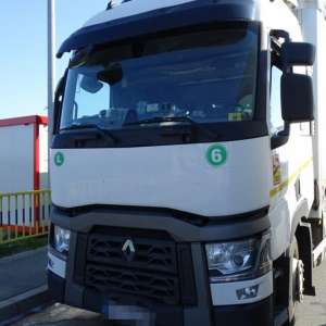 Peste 4.700 pachete cu țigări, ascunse în cutii din carton într-un autocamion, descoperite la P.T.F. Calafat