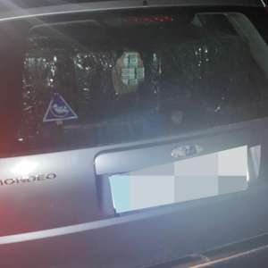 Țigarete în valoare de 87.750 lei confiscate și un autoturism indisponibilizat de polițiștii de frontieră sigheteni