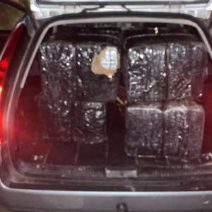 Țigarete în valoare de 87.750 lei confiscate și un autoturism indisponibilizat de polițiștii de frontieră sigheteni