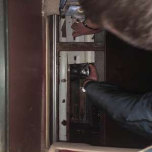 Microbuz blindat cu ţigarete de contrabandă descoperit la Stânca