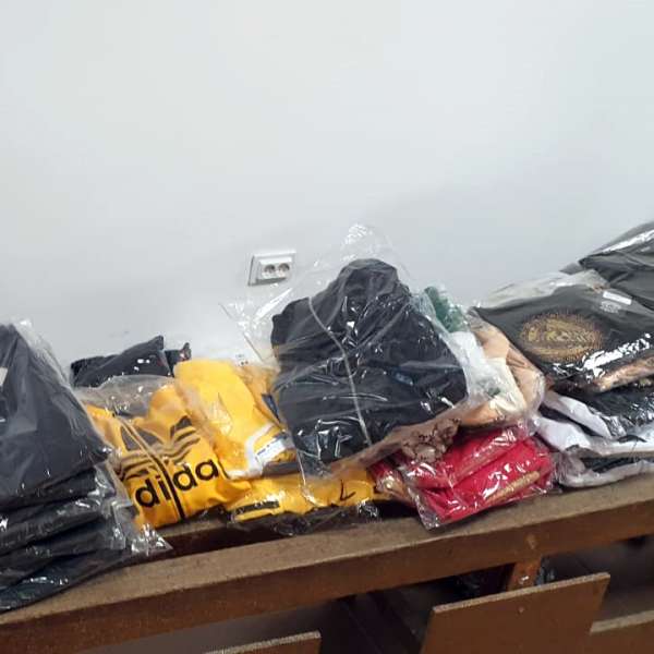 Bunuri susceptibile a fi contrafăcute în valoare de peste 26.300 lei, confiscate la P.T.F. Vama Veche