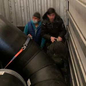 14 cetăţeni din Afganistan și Pakistan depistați de poliţiştii de frontieră arădeni ascunși în trei automarfare