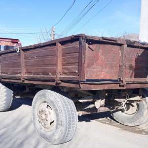 Brăilean cu permis de conducere necorespunzător, depistat conducând un tractor cu remorcă neînmatriculată