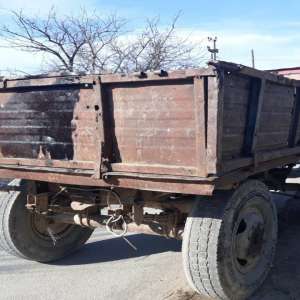 Brăilean cu permis de conducere necorespunzător, depistat conducând un tractor cu remorcă neînmatriculată