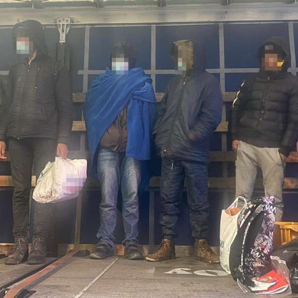 Șase cetățeni afgani opriți la frontiera cu Ungaria