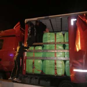 46 de cetăţeni din Afganistan și Iran, ascunşi în nouă automarfare,  depistaţi la Nădlac