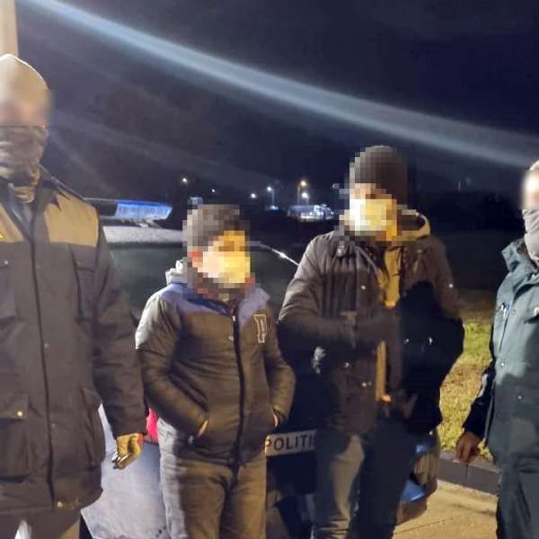 Ascunși printre sacii cu susan, doi sirieni au încercat să intre ilegal în România