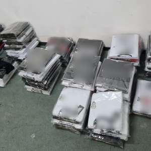 Parfumuri și articole vestimentare  contrafăcute, de peste 22.000 euro, ridicate în vederea cercetărilor