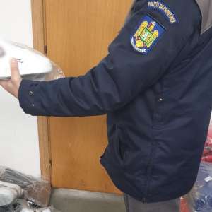 Bunuri estimate la 42.000 de euro, susceptibile a fi contrafăcute, descoperite în P.T.F. Giurgiu