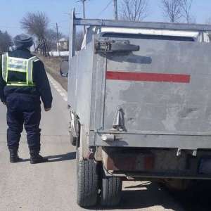 Autovehicul înmatriculat în Portugalia, depistat la frontieră cu documente false