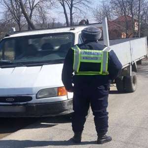 Autovehicul înmatriculat în Portugalia, depistat la frontieră cu documente false