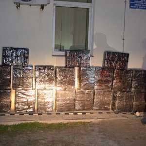 Peste 18.000 pachete cu țigări confiscate la frontiera de nord a României