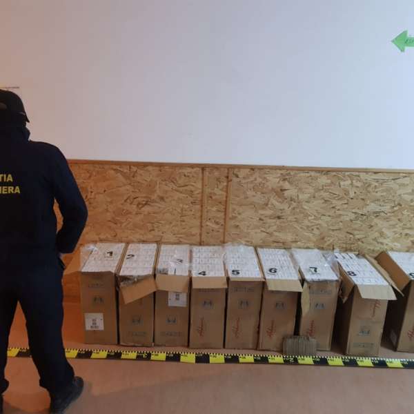 Ţigarete de contrabandă de peste 62.000 de lei, descoperite la frontiera de est