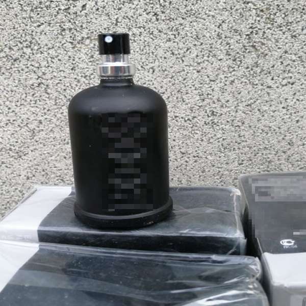 Produse de parfumerie contrafăcute, depistate la P.T.F. Urziceni