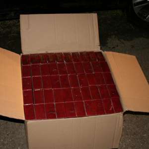 Țigarete de contrabandă, telefoane și materiale pirotehnice confiscate de polițiștii de frontieră