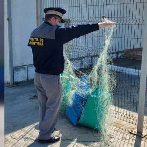 Plase de pescuit confiscate de poliţiştii de frontieră călărăşeni