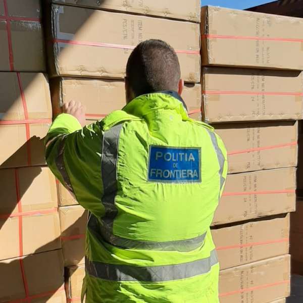 Bunuri contrafăcute în valoare de peste 760.000 lei, depistate în Portul Constanța